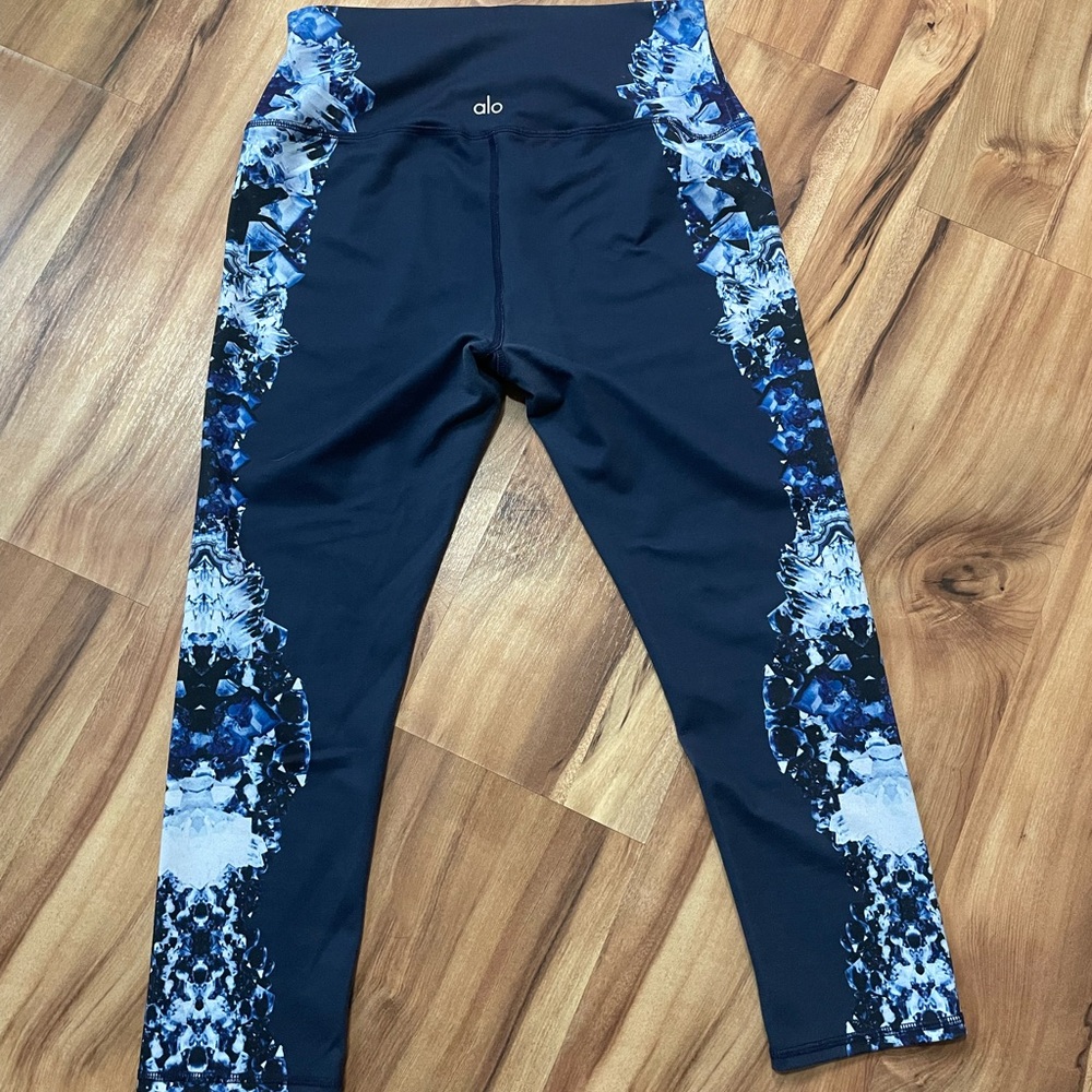 Alo Yoga High Waist Airbrush Leggings in the Dark Crystal Sky pattern Sz M - Picture 2 of 7